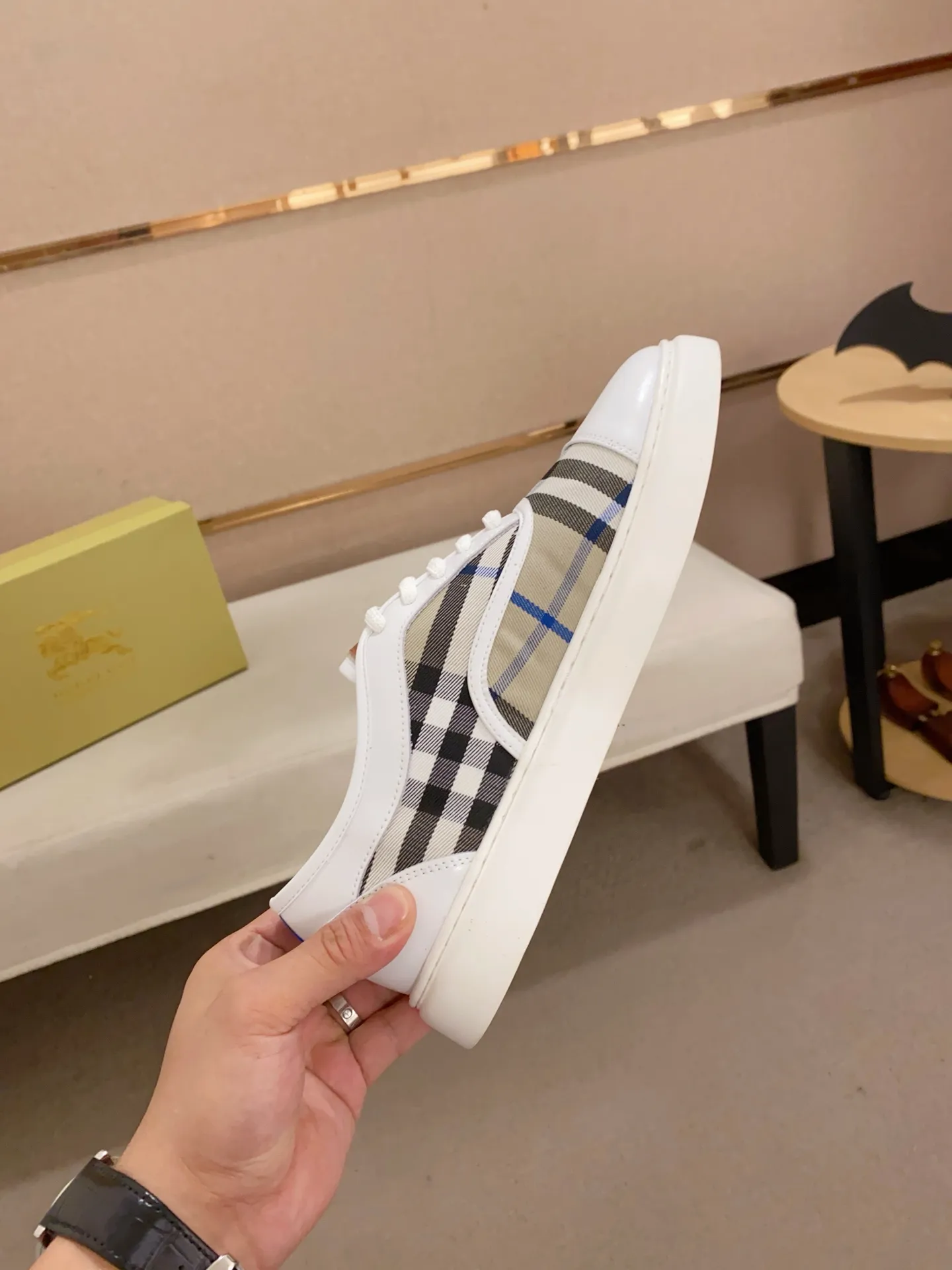 Men's shoes💰: 400💰🇮🇹🇮🇹The counters are synchronized with BURBERRY's top purchasing agents🔍🔍Synchronized sales. Positive code number: 38-44. Italian imported cowhide with official website fabric. Fully imported sheepskin lining, sole: original sole provided by the original factory, exclusive movable molded sole, super comfortable, original factory follow-up goods, 🔍🔍high quality, you can enter and leave the counter at will, welcome to compare (can be customized 45)